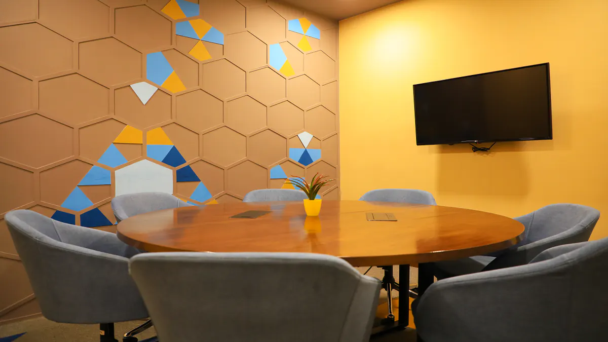 6 Seater Meeting Room in Vastrapur - DevX Coworking | GoSpace 4198