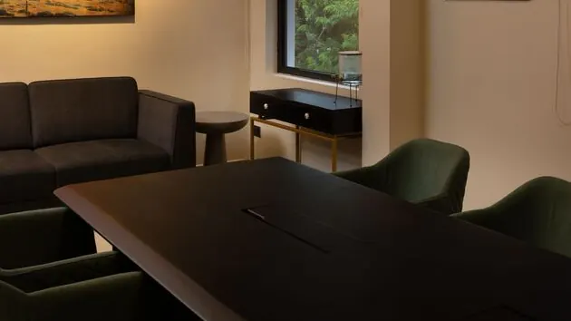 10 Seater Conference Room 