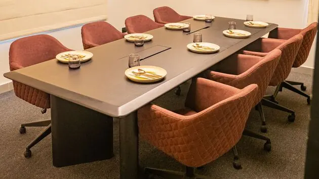 10 Seater Conference Room 
