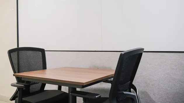 2 Seater Meeting Room in Guindy - IndiQube Viceroy | GoSpace 1894