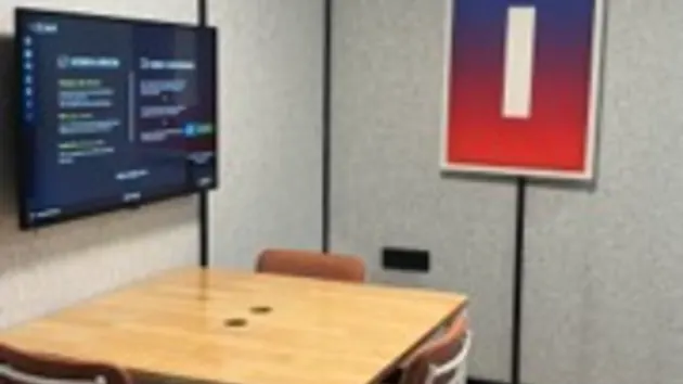 3 Seater Meeting Room in Cybercity - WeWork DLF Forum | GoSpace 8599