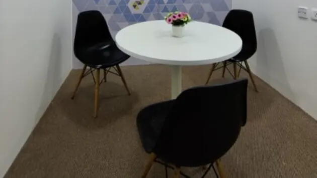 3 Seater Meeting Room 