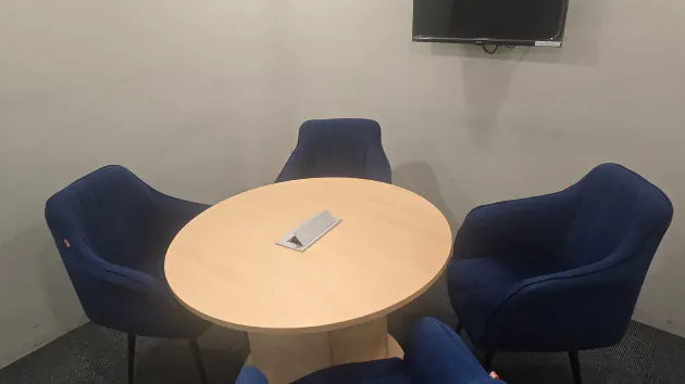 4 Seater Conference Room in Gomti Nagar - Incuspaze Eldeco Corporate | GoSpace 8748