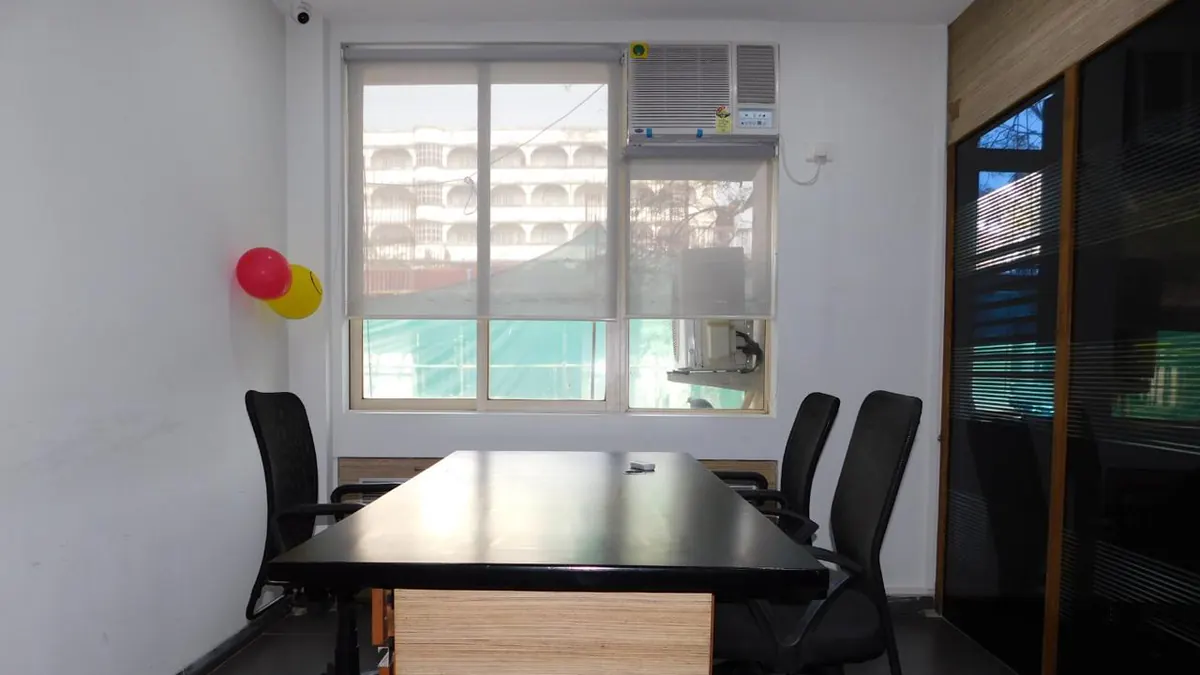 4 Seater Meeting Room