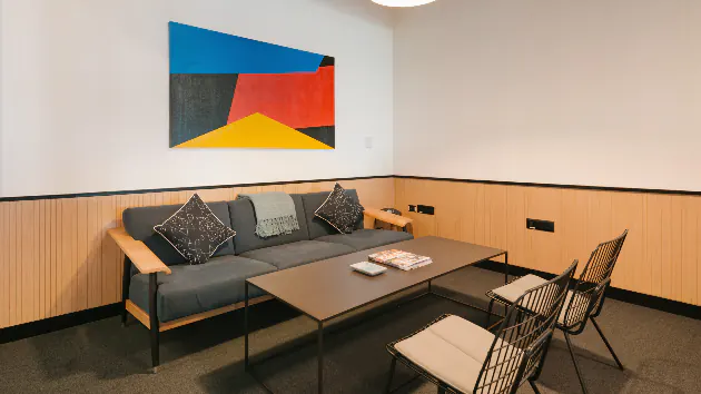 4 Seater Meeting Room