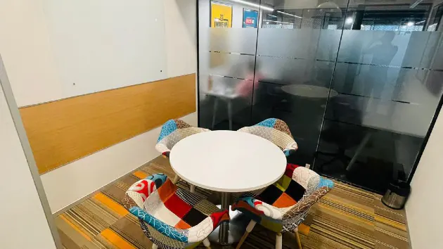 4 Seater Meeting Room