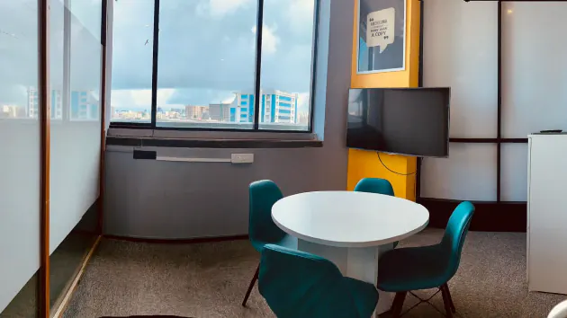 4 Seater Meeting Room in Andheri East - OYO Innov8 | Boston House | GoSpace 7454