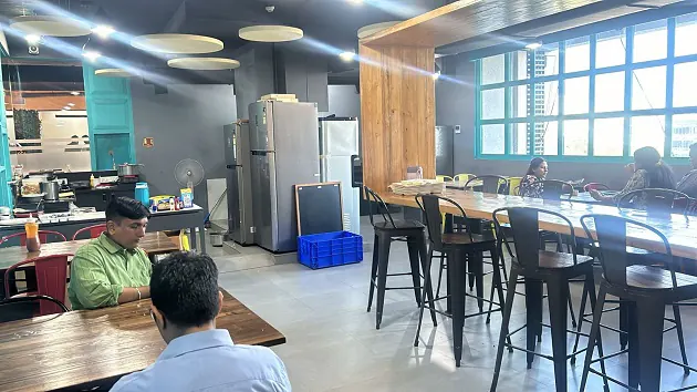 4 Seater Meeting Room