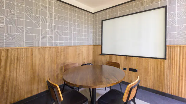 4 Seater Meeting Room in BKC - WeWork Enam Sambhav | GoSpace 7861