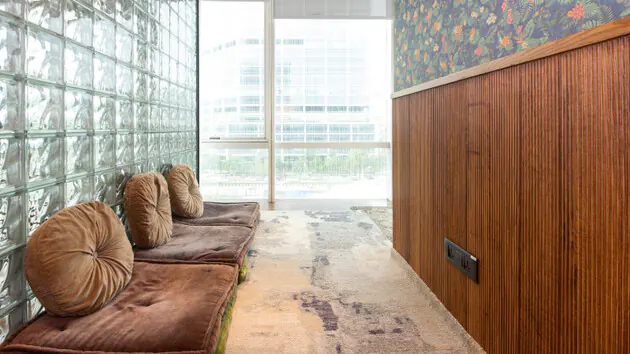 4 Seater Meeting Room