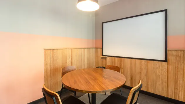 4 Seater Meeting Room