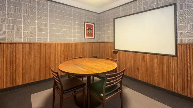4 Seater Meeting Room