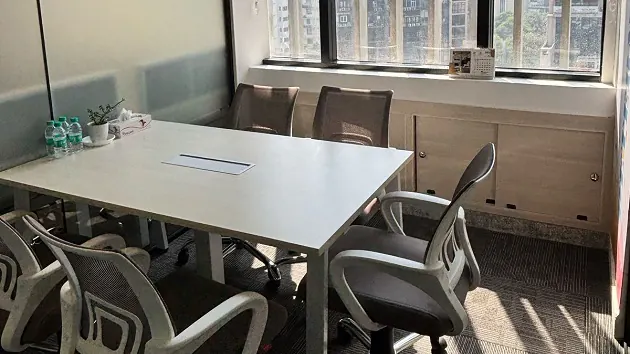4 Seater Meeting Room