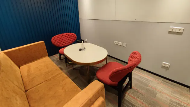 4 Seater Meeting Room