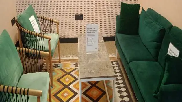 4 Seater Meeting Room in Cybercity - WeWork DLF Forum | GoSpace 8601