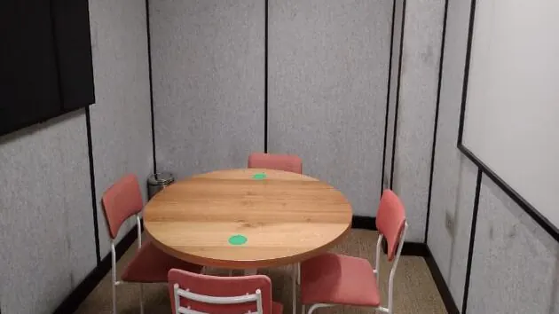 4 Seater Meeting Room in Cybercity - WeWork DLF Forum | GoSpace 8607