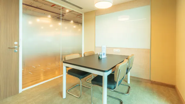 4 Seater Meeting Room