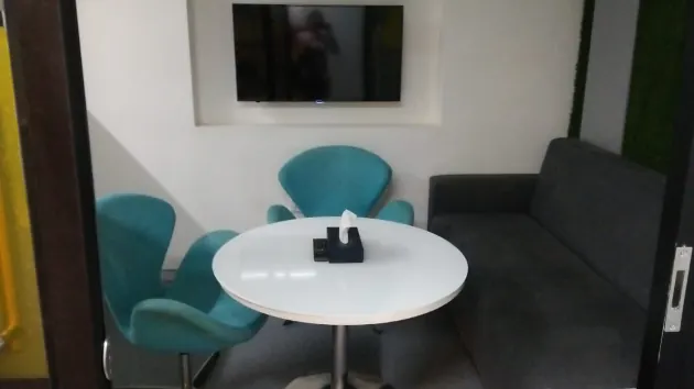 4 Seater Meeting Room in Lokhandwala - AWFIS Lokhandwala | GoSpace 7283