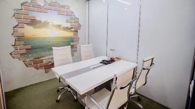 4 Seater Meeting Room in MG Road - AltF Empire Square | GoSpace 8384