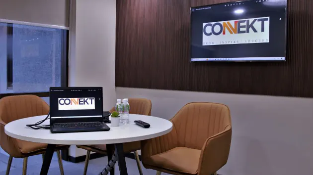 4 Seater Meeting Room in Memnagar - Connekt Coworking | GoSpace 4157