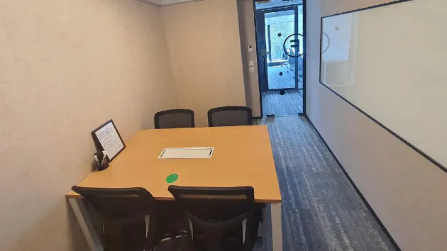 4 Seater Meeting Room in Nariman Point - WeWork Express Towers | GoSpace 7311