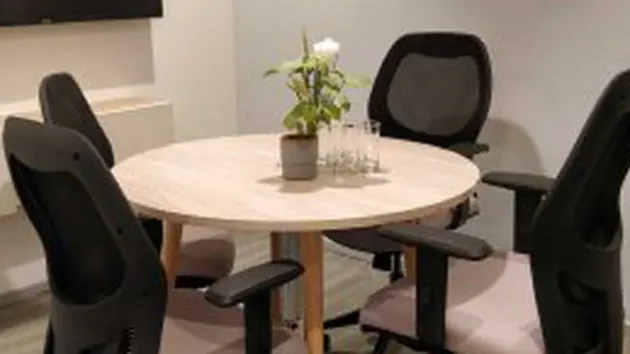 4 Seater Meeting Room