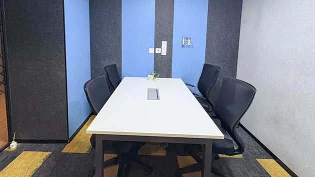 4 Seater Meeting Room