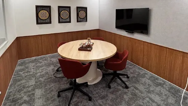 4 Seater Meeting Room