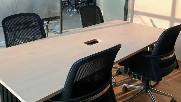4 Seater Meeting Room