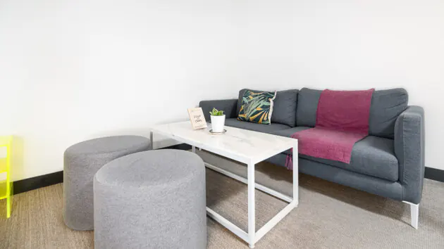 4 Seater Meeting Room in Sector 18 - WeWork Blue One Square | GoSpace 8585