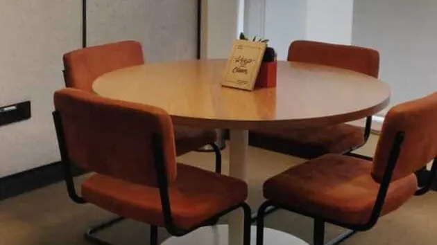 4 Seater Meeting Room in Sector 18 - WeWork Blue One Square | GoSpace 8587