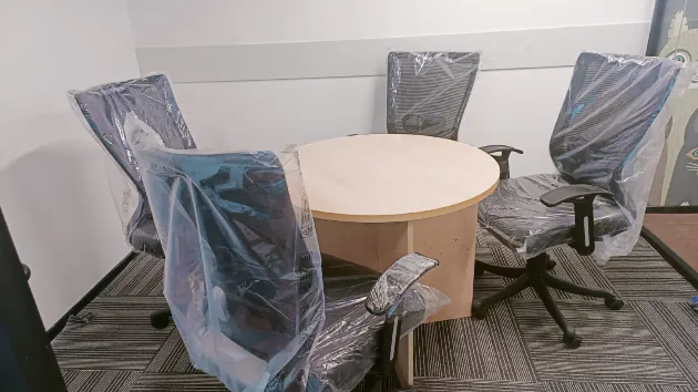 4 Seater Meeting Room in Sector 44 - OYO Innov8 CLC Tower | GoSpace 8496