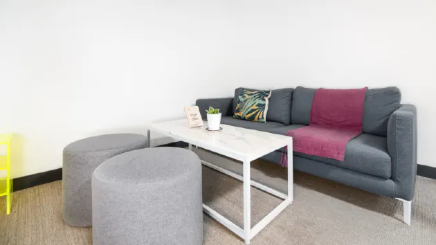 4 Seater Meeting Room in Sector 18 - WeWork Blue One Square | GoSpace 8371