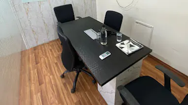 4 Seater Meeting Room