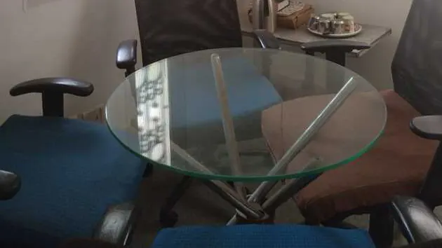 4 Seater Meeting Room 