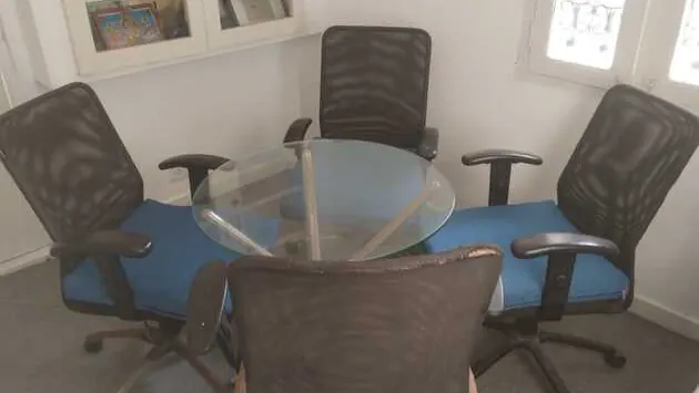 4 Seater Meeting Room 
