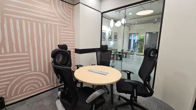 4 Seater Meeting Room