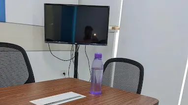 5 Seater Meeting Room