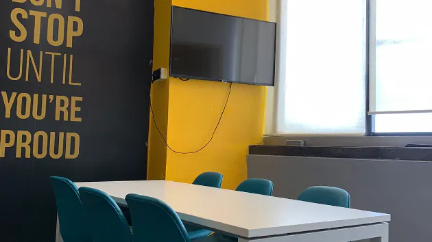 6 Seater Meeting Room in Andheri East - OYO Innov8 | Boston House | GoSpace 7455