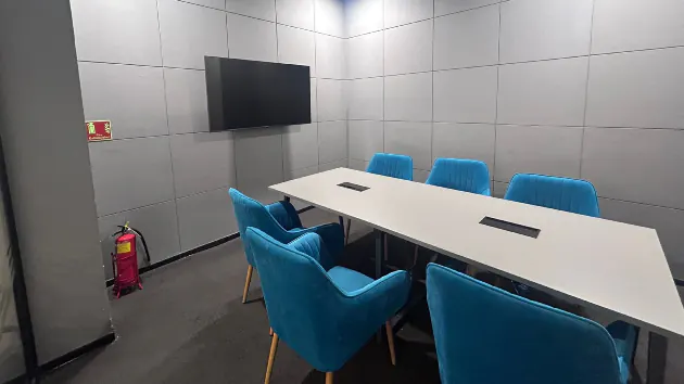 6 Seater Meeting Room