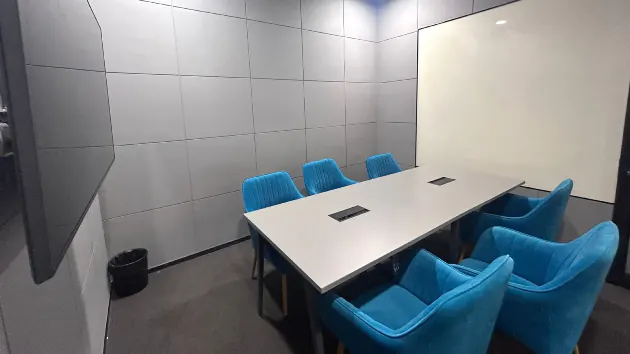 6 Seater Meeting Room