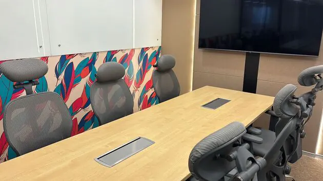 6 Seater Meeting Room