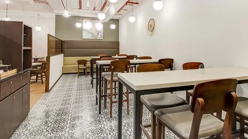 6 Seater Meeting Room