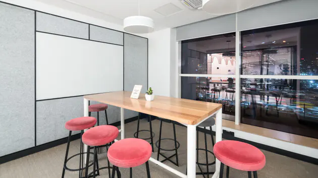 6 Seater Meeting Room in Sector 18 - WeWork Blue One Square | GoSpace 8589