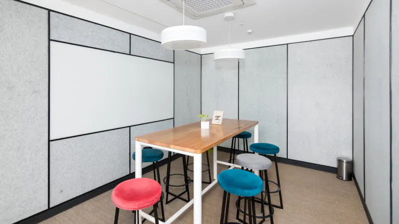 6 Seater Meeting Room in Sector 18 - WeWork Blue One Square | GoSpace 8368