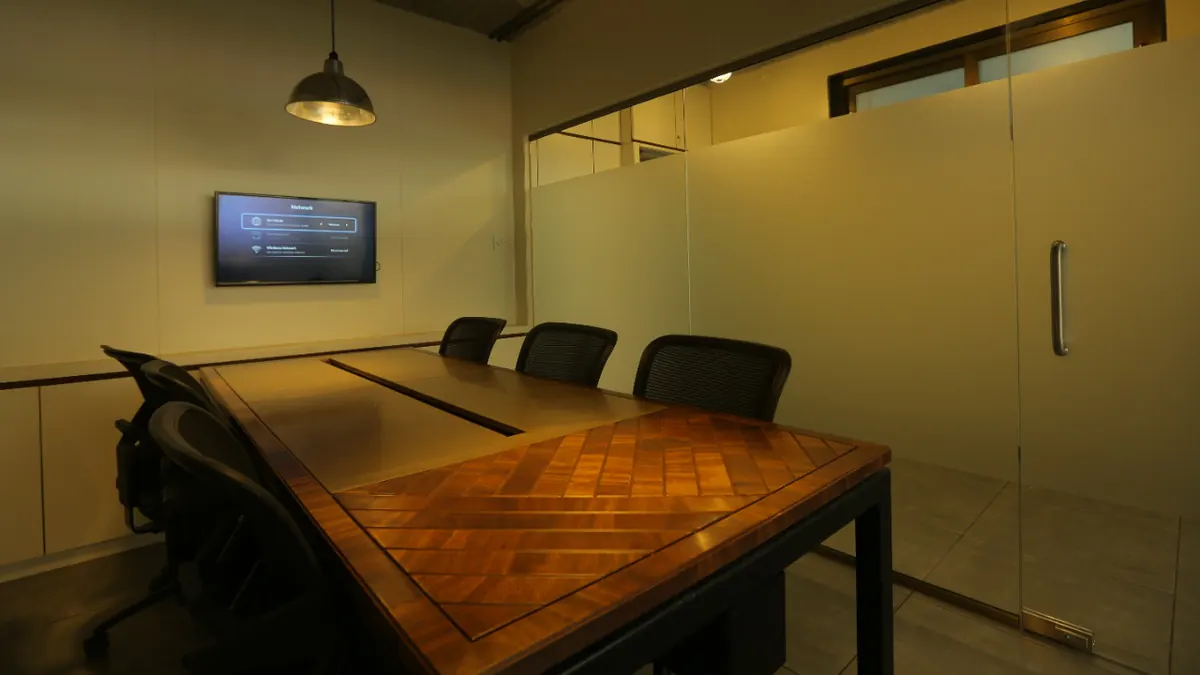 6 Seater Meeting Room in Narayan Peth - CO Workspace | GoSpace 6387