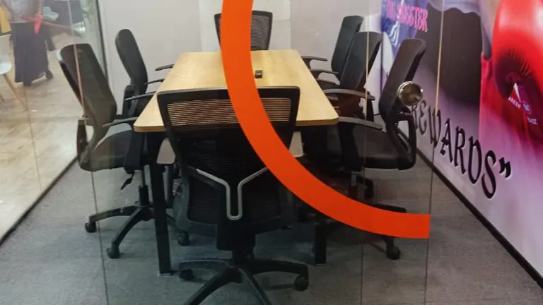 6 Seater Meeting Room