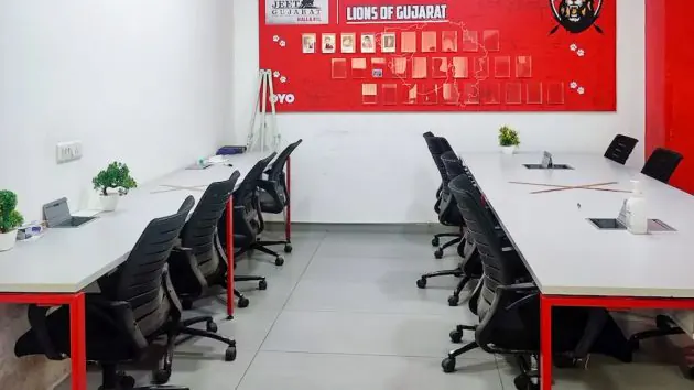 6 Seater Private Cabin in Satellite - Oyo Workflo Mayuransh Elanza | GoOffice 4287