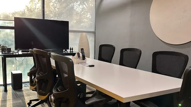 7 Seater Meeting Room in Deccan Gymkhana - CC & CO Coworking Space | GoSpace 6378