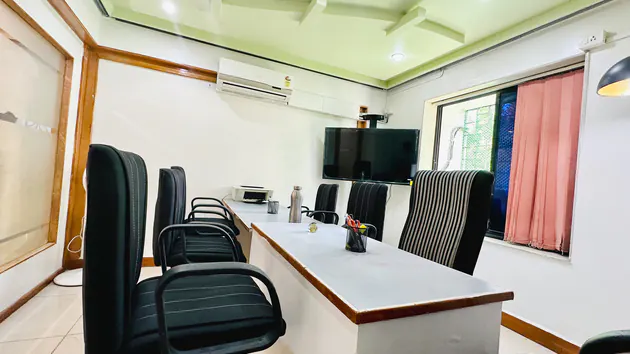 7 Seater Meeting Room in Shivajinagar - Qubix Coworking Space | GoSpace 6402